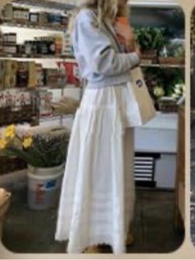 Doên Inspired Skirt

Sz M

New with tags